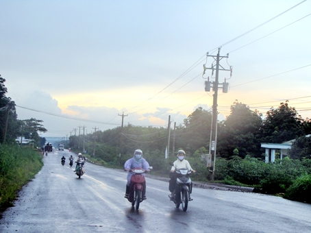 Đường vào trung tâm xã Xuân Đường (huyện Cẩm Mỹ). Ảnh: H. Giang