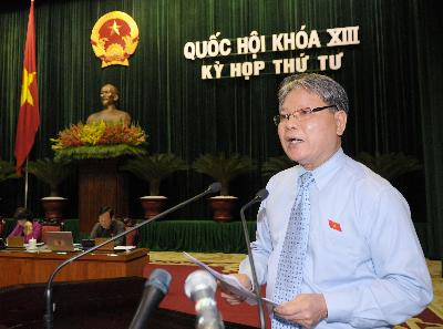 Bộ trưởng Bộ tư pháp Hà Hùng Cường trình bày Báo cáo tổng kết, đánh giá kết quả thực hiện thí điểm chế định Thừa phát lại