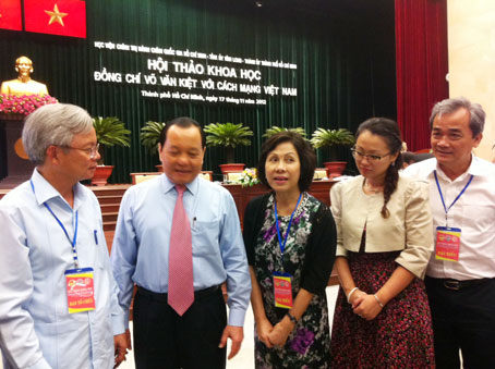 Lãnh đạo Thành ủy TP. Hồ Chí Minh và các đại biểu tham dự hội thảo