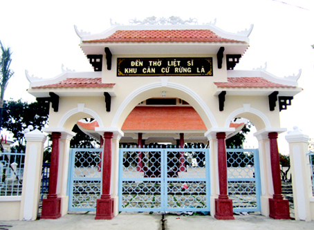 Đền thờ liệt sĩ Rừng Lá vừa được huyện Xuân Lộc xây dựng.