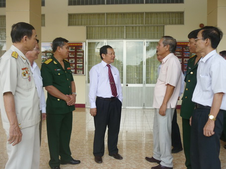 Đồng chí Trần Minh Phúc gặp gỡ các cựu chiến binh tại buổi họp mặ