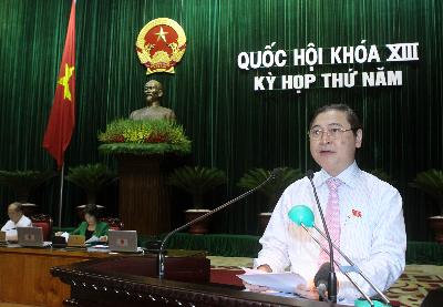 Ông Phan Xuân Dũng, Chủ nhiệm Ủy ban Khoa học và Công nghệ của Quốc hội trình bày Báo cáo tiếp thu ý kiến của đại biểu Quốc hội về dự án Luật Khoa học và Công nghệ (sửa đổi)