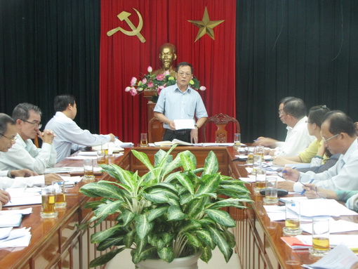 Phó chủ tịch UBND tỉnh Trần Minh Phúc chỉ đạo tại cuộc họp