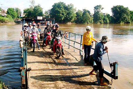 Người dân xã Thanh Sơn đang rất cần có cây cầu.