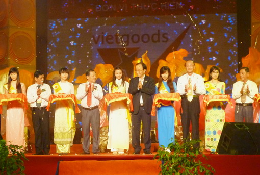 Lễ khai mạc hội chợ hàng Việt Nam chất lượng cao 2013