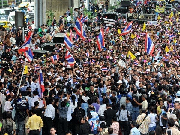 Biểu tình rầm rộ tại Bangkok phản đối dự luật ân xá. (Nguồn: THX/TTXVN)