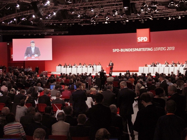 Chủ tịch Sigmar Gabriel phát biểu tại Đại hội đảng SPD.