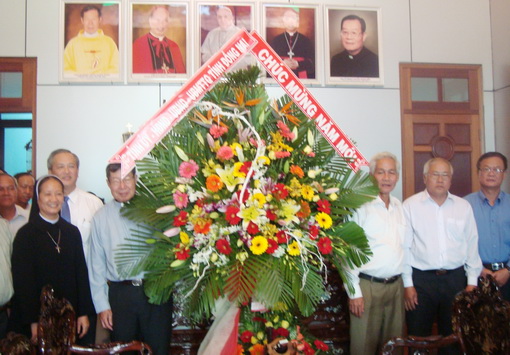Đồng chí Lê Hồng Phương đến thăm Ủy ban Đoàn kết Công giáo tỉnh (hình số 1254). Đồng chí Lê Hồng Phương đến thăm Hội thánh Tin lành miền Nam (Việt Nam) tại Đồng Nai