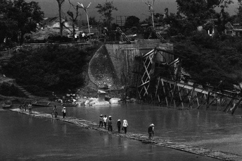 Cầu Kỳ Cùng (tỉnh Lạng Sơn) bị đánh sập (2-1979).