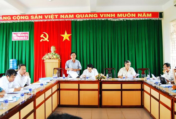 Ông Nguyễn Văn Thuận, Phó chủ tịch UBND huyện Cẩm Mỹ báo cáo tình hình thực hiện nhiệm vụ kinh tế - xã hội