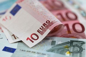Ukraine có thể nhận 850 triệu euro từ khoản cho vay và trợ cấp của EU trong vòng 3 tháng tới. (Ảnh: armstrongeconomics.com)