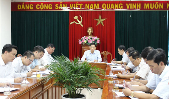 Phó chủ tịch UBND tỉnh Trần Văn Vĩnh chủ trì hội nghị. 