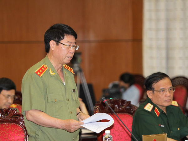 Thượng tướng Bùi Văn Nam, Thứ trưởng Bộ Công an phát biểu tại phiên họp. (Ảnh: TTXVN)