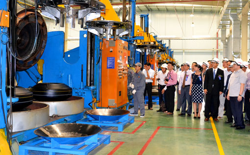 Dây chuyền sản xuất lốp xe tải toàn thép của nhà máy Casumina Radial (Ảnh: K.Giới)