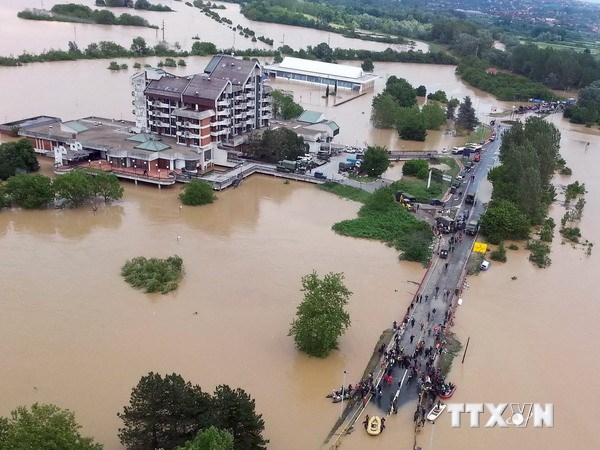 Cảnh ngập lụt ở Obrenovac, cách thủ đô Belgrade, Serbia khoảng 40km ngày 18/5. (Nguồn: AFP/TTXVN)