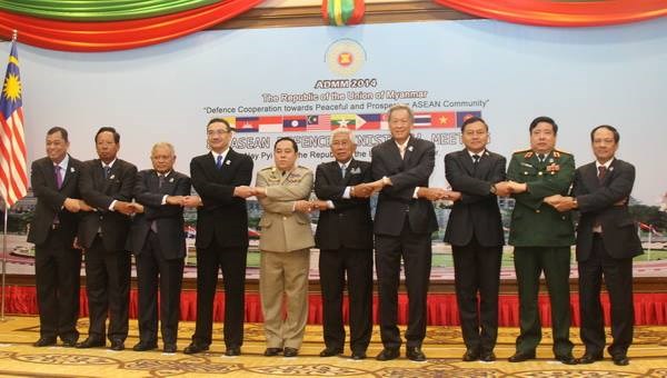 Các trưởng đoàn và Tổng thư ký ASEAN Lê Lương Minh chụp ảnh chung tại Hội nghị. (Ảnh: TTXVN)