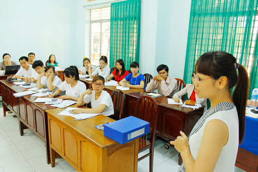 Ths. Nha Trang đang chia sẻ kiến thức tại lớp tập huấn