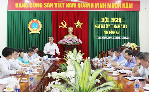 Ông Trần Văn Quang, Trưởng ban pháp chế Hội đồng nhân dân tỉnh phát biểu tại buổi làm việc.