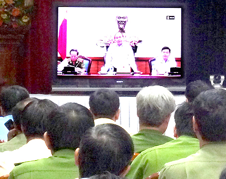Phó thủ tương Nguyễn Xuân Phúc phát biểu trong buổi họp trực tuyến.