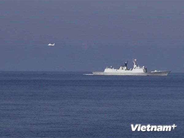 Cận cảnh tàu và máy bay của Trung Quốc xâm phạm vùng đặc quyền kinh tế của Việt Nam.