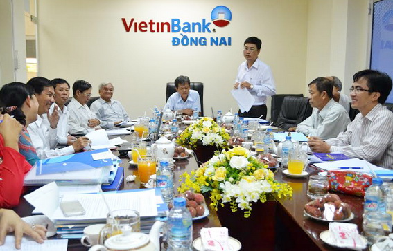 Đoàn làm việc tại Đảng bộ Ngân hàng Công thương tỉnh 