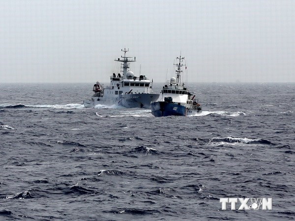 Tàu hải giám Trung Quốc mở hết tốc lực truy cản tàu cảnh sát biển của Việt Nam. 