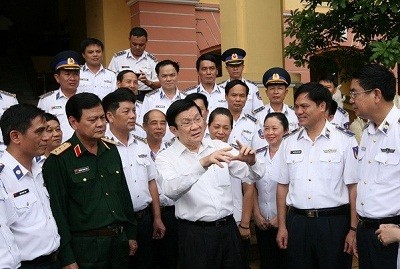 Chủ tịch nước Trương Tấn Sang thăm Bộ Tư lệnh Cảnh sát biển Việt Nam. Ảnh: TTXVN