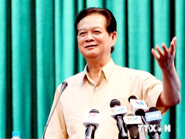 Thủ tướng Nguyễn Tấn Dũng phát biểu tại cuộc tiếp xúc cử tri tại Hải Phòng. 