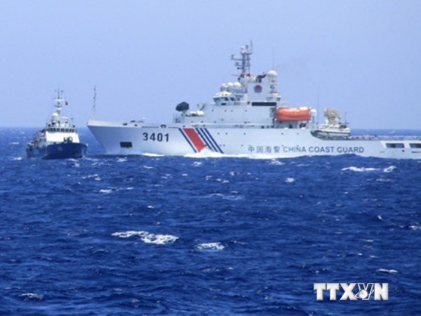 Tàu Trung Quốc tăng tốc độ ngăn cản, đâm va tàu thực thi pháp luật Việt Nam. (Nguồn: TTXVN)