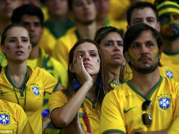 Nỗi buồn của các cổ động viên Brazil. (Nguồn: Reuters)