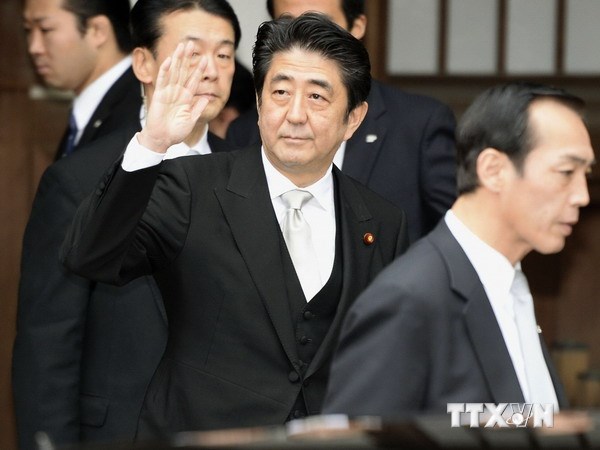 Thủ tướng Nhật Bản Shinzo Abe sau lễ viếng đền Yasukuni ở Tokyo hồi tháng 12 năm ngoái. (Nguồn: Kyodo/TTXVN)