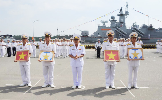 Bộ Tư lệnh Vùng II Hải quân tiếp nhận và đưa 2 tàu quân sự HQ-377 và HQ-378 