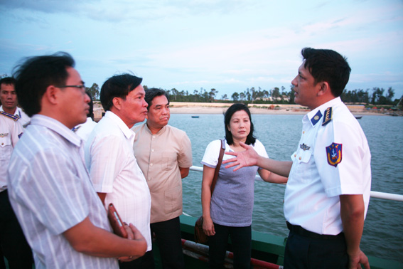Đoàn Đồng Nai tham quan tàu của Vùng Cảnh sát biển  2