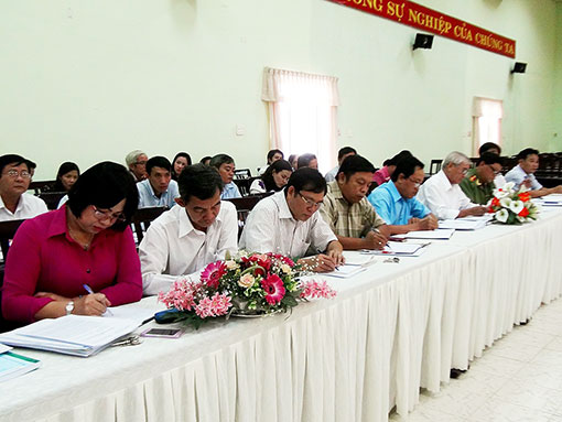 Lãnh đạo các phòng, ban của huyện tham dự buổi kiểm tra