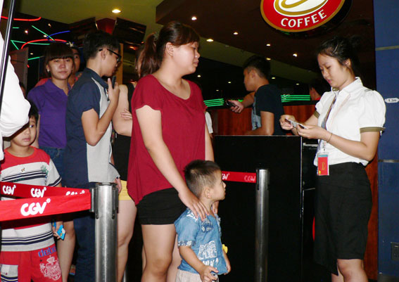 Khán giả đếm xem phim tại Cụm rạp CGV Biên Hòa