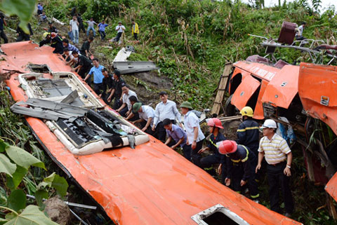 Vụ lật xe khách thảm khốc tại Sa Pa vào ngày 1/9 khiến 14 người chết, hơn 30 người bị thương