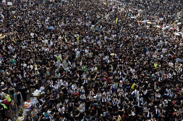 Biểu tình tại Hong Kong ngày càng lan rộng. (Ảnh: AFP/TTXVN)