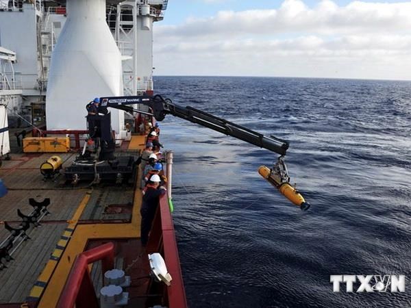 Tàu ngầm mini Bluefin-21 được đưa xuống nước tìm kiếm máy bay MH370. (Nguồn: AFP/TTXVN)