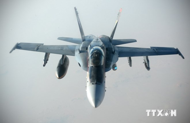 Máy bay chiến đấu F/A-18E Super Hornet tham gia chiến dịch không kích vào các mục tiêu của IS tại Syria và Iraq. (Nguồn: AFP/TTXVN)