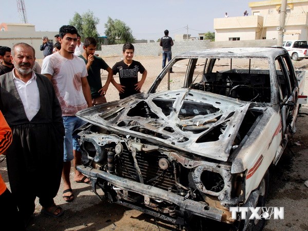 Hiện trường một vụ đánh bom xe tại Iraq. (Nguồn: THX/TTXVN)