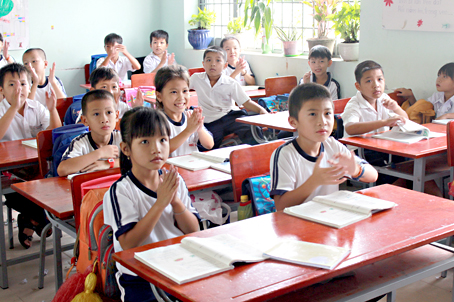 Một tiết học của học sinh lớp 3/2 Trường tiểu học Phú Đông, huyện Nhơn Trạch. Ảnh: H. Dung
