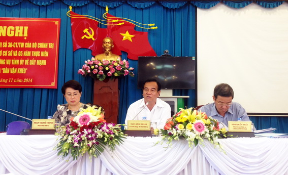 Đồng chí Trần Đình Thành, Bí thư Tỉnh ủy chủ trì hội nghị