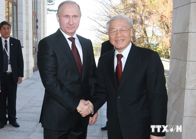 Tổng thống Liên bang Nga Vladimir Putin đón Tổng Bí thư Nguyễn Phú Trọng. (Ảnh: TTXVN)