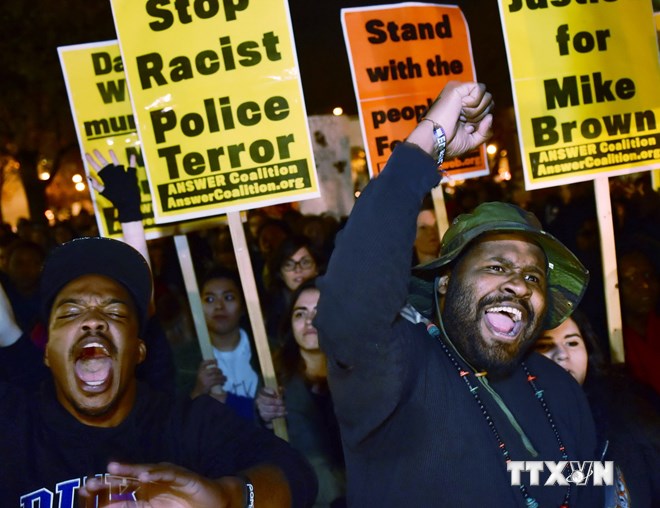 Biểu tình tại Washington, DC, phản đối phán quyết của tòa án thành phố St. Louis ngày 24/11. (Nguồn: AFP/TTXVN)