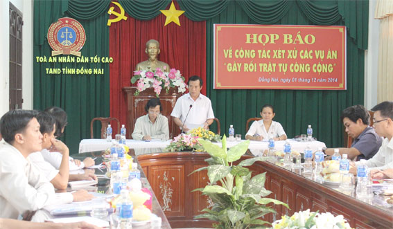  Ông Huỳnh Văn Lưu phát biểu tại buổi họp báo.