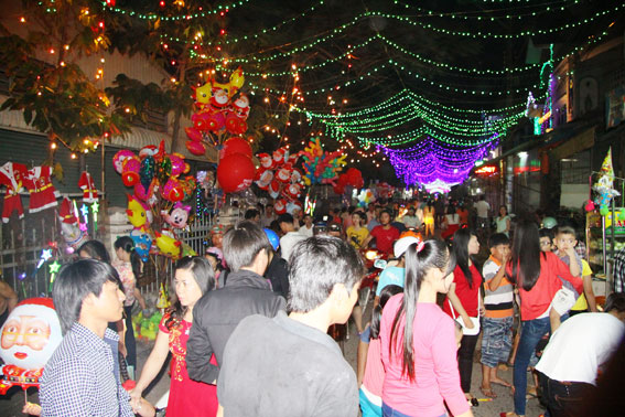 Không khí đón giáng sinh của người dân Giáo xứ Thái Hiệp phường Tân Phong. (ảnh tư liệu)