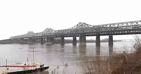 Hàng ngày có khoảng 56.000 phương tiện lưu thông qua cầu Memphis-Arkansas.