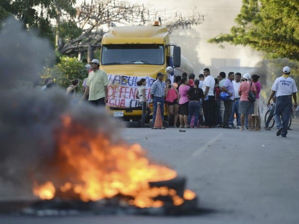 Người biểu tình chặn tuyến đường cao tốc nối với thủ đô Manuagua nhằm phản đối dự án kênh đào Nicaragua. (Ảnh: Reuters)