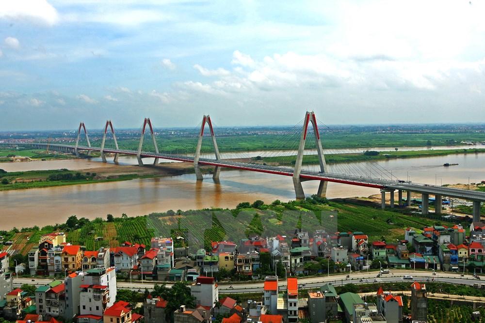 Cầu Nhật Tân thiết kế gồm 5 trụ tháp, tượng trưng cho 5 cửa ô của Hà Nội, 5 cánh hoa đào của làng đào Nhật Tân, thể hiện tình hữu nghị Việt Nam-Nhật Bản. (Ảnh: TTXVN)