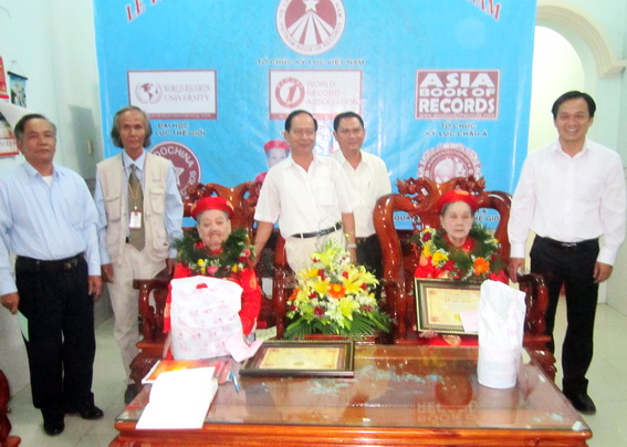 rao bằng xác lập kỷ lục S100 cho hai chị em ruột cao tuổi nhất Việt Nam là cụ Đinh Thị Xa (101 tuổi) và cụ Đinh Thị Long (93 tuổi).